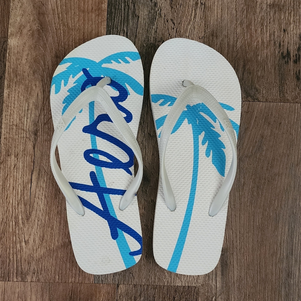 Aero‎ 87 NWOT Size 6 White Flip Flops with Aero and Palms Prints